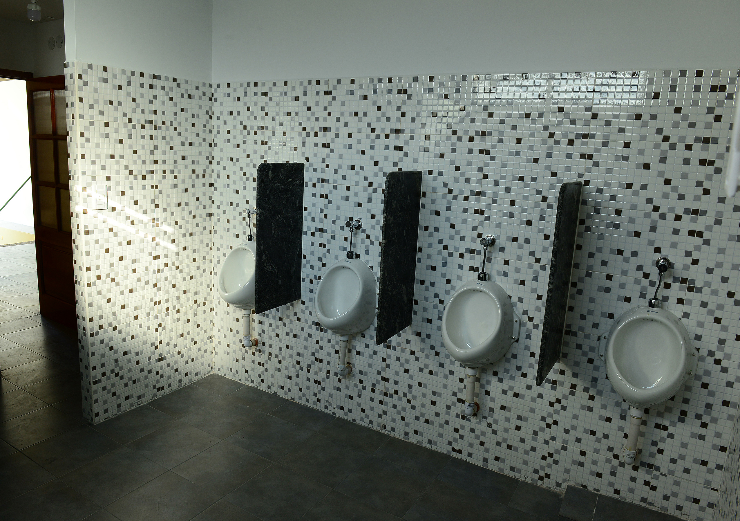Baños del 2° Piso Pisos