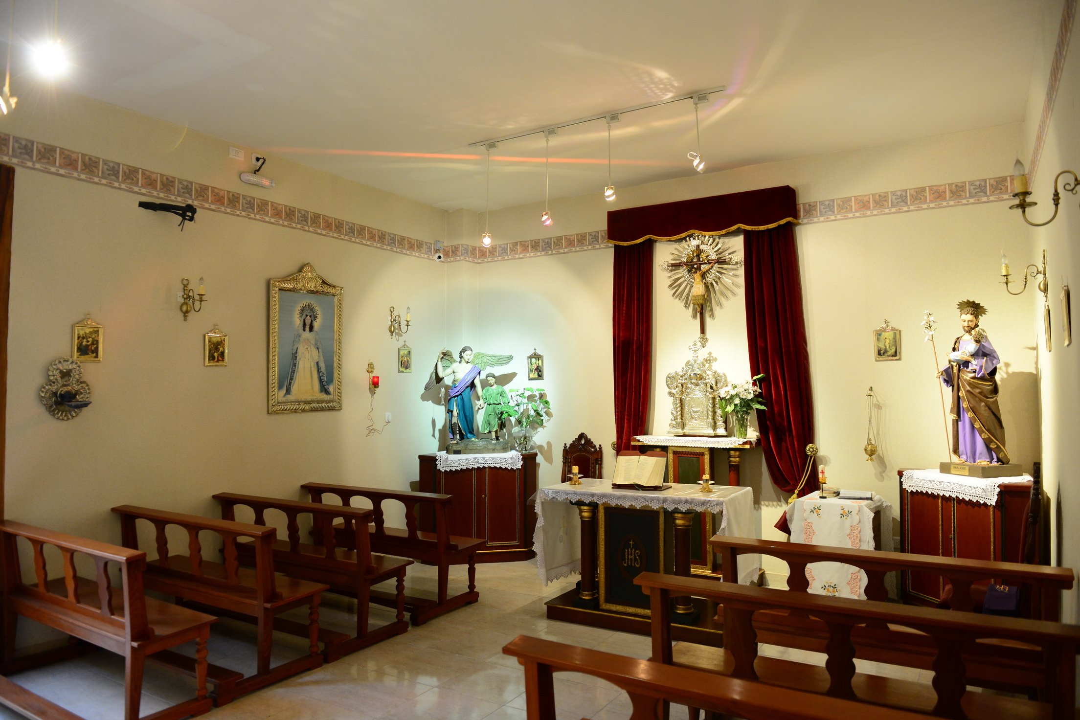 'Capilla Inmaculada Madre del Divino Corazón Eucarístico de Jesús' patio